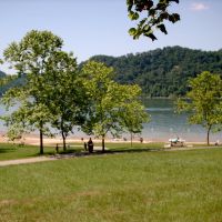 Cave Run Lake,Ky. beach and picnic area at Twin Knobs, Рарден