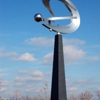 Moonbirds Wind Powered Kinetic Sculpture by Robert Mullins, Урбанкрест