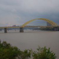 bridge across ohio river, rainy cold day, Цинциннати