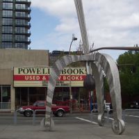 Powells Bookstore and Sculpture, Portland, Портланд