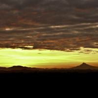 Beautiful sunrise and view of Mt. Hood from the roof of #2 Recovery Boiler at Boise St. Helens., Сант-Хеленс