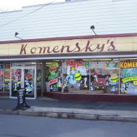 window paintings sample at Komenskys Market, Авока