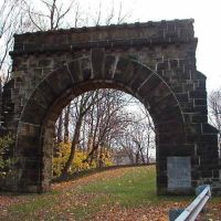 Johnstown Stone arch front, Джонстаун