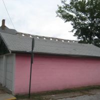 Pink garage with toilets on the roof, Монака