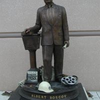 Albert Boscov Statue, Ридинг