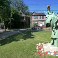 Statue of Liberty parody in Erie, PA, Эри