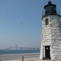 Goat Island Lighthouse and Newport Bridge, Ньюпорт