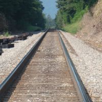 Railroad tracks through the town of Black Mountain, NC, Блак-Маунтайн