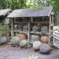 Largest private collection of wash pots: Gulleys Nursery, Саутерн-Пайнс