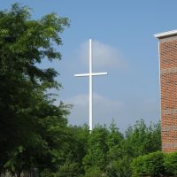 Cross-shaped Cell Phone Tower behind Weddington United Methodist Church, Сталлингс