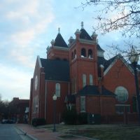 the beautiful First Baptist Church of Fayetteville on a late afternoon in late winter, 2-27-10, Фэйеттвилл