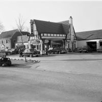 Service Station on Franklin St., c.1950s, Чапел-Хилл