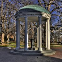 Old Well in HDR, Чапел-Хилл