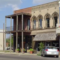 Building on town square, Brownsville, TN, Браунсвилл