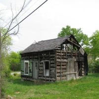 Said to be Oldest Log House In Columbia Tennessee, Колумбиа