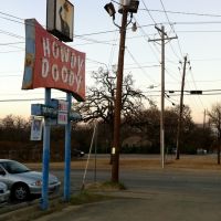 Howdy Doody Convenience Store, Center of Denton, University Area, Denton, Texas., Дентон