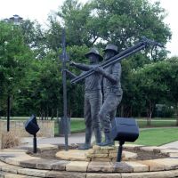 Centennial Park-Monumento en recordacion a los constructores de las vias ferroviarias-Irving-Texas, Ирвинг