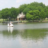 Paddle Boating in Town Lake Park in McKinney, Мак-Кинни