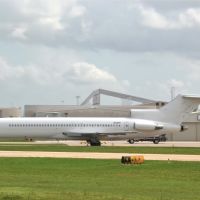 Old Boeing 727 at Houston-Hobby, Пасадена