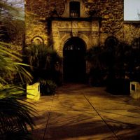 2007 - January 14th - 12:42AM CST - North side of Alamo Plaza, at night., looking S., Сан-Антонио