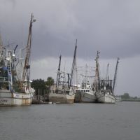 Apalachicola Shrimp Boats & approaching storm, Апалачикола