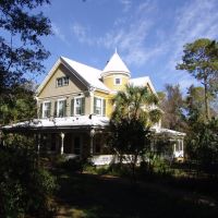 Queen-Anne Victorian, historic Apalachicola Florida (11-27-2011), Апалачикола
