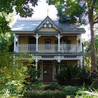 1885 Pearson house, most gingerbread added later, Archer Fla (4-30-2011), Арчер
