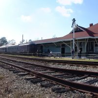 freight train heading eastbound, at 1907 L&N Milton freight depot, now part of West Florida Railroad Museum (12-31-2011), Багдад