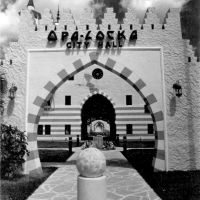 Entrance, Opa-Locka City Hall, 777 Sharazad av, Opa-Locka, FL (1986), Банч-Парк