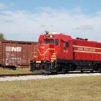 Florida Central Railroad CF7 Locomotive No. 56 and Norfolk Southern Railway Box Car No. 405069 at Bartow, FL, Гордонвилл