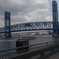 St. Johns River Ferry Service passing under the John T. Alsop Jr. "Main Street" Bridge, Джексонвилл