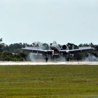 A-10 Warthog touching down at Florida International Airshow at Charlotte County Airport, Кливленд