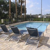 Holiday Inn Express & Suites Largo- Outdoor Pool Sitting Area, Ларго