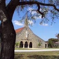 Grace Lutheran Church and tree-Curtiss Prkway, Майами-Спрингс