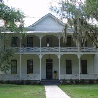 classic southern architecture, probably dates to 1880s-1890s, Seffner Fla (7-14-2012), Манго