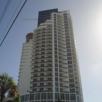 Trump International. Sunny Isles Beach is midway between downtown Miami and Fort Lauderdale with easy access to business centers, entertainment, sports and recreational facilities, and tourist attractions., Санни-Айлс