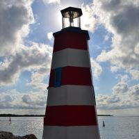 Illuminated Lighthouse, Тавернир