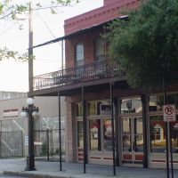 rare example of original Tampa style iron gallery building, built as a saloon in 1906 (10-2009), Тампа