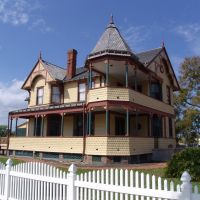 2011 photo of Captain James Pritchard house, built in 1891 (SEE 1890s PHOTO OF THIS SAME HOUSE) Titusville Fla (2-2011), Титусвилл