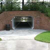 Tunnel under road, Хамптон