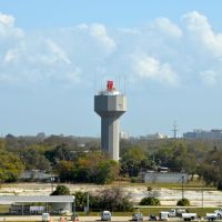 Water tower with radar on top at Tampa International, Хамптон