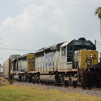 CSX Transportation Mixed Freight Train, with EMD SD40-2s No. 8146 and No. 8091 providing power, at Winter Haven, FL, Элоис