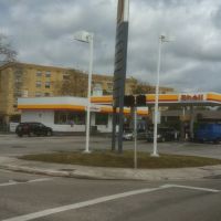 Gas Station, Эль-Портал