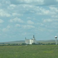 Grain elevator and water tower, Ватертаун