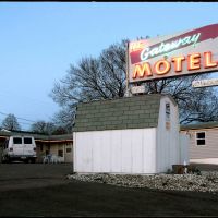 The Gateway Motel, Кантон