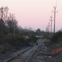 Walking along the railroad tracks, Андерсон