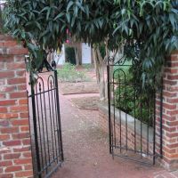 Garden gate, U. of South Carolina, Колумбиа
