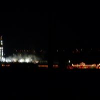 Oil rig, out of focus, in the cold night., Ганнисон