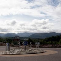 Roundabout and the Cairngorm Mountains in Aviemore, Авимор
