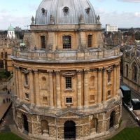 Radcliffe Camera, viewed from the University Church, Оксфорд
